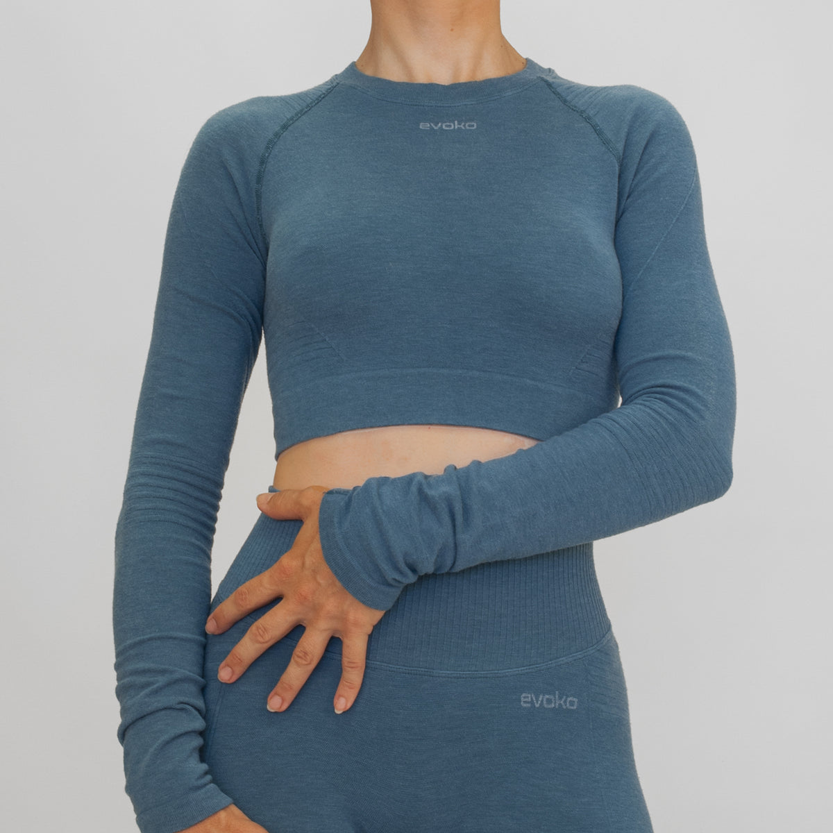 EVOKO SFINGE&lt;br&gt;Crop a manica lunga&lt;br&gt;&lt;i&gt;blu indigo&lt;/i&gt;